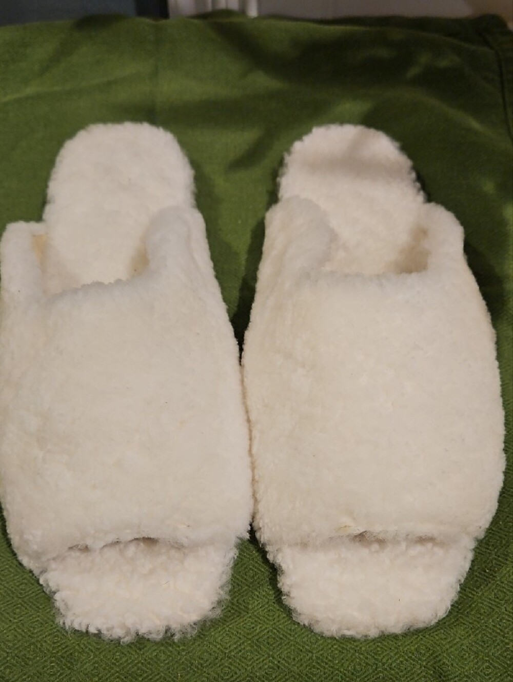 Sheepskin Fur Lined Women's Slippers - White 0079